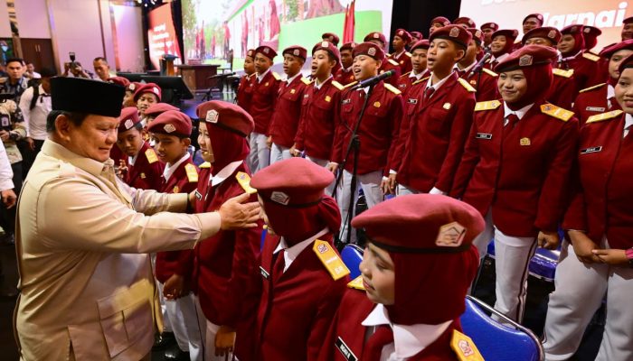 Prabowo Kaget Lihat Seragam Siswa Sekolah Rakyat: Gagah, Mirip Komcad