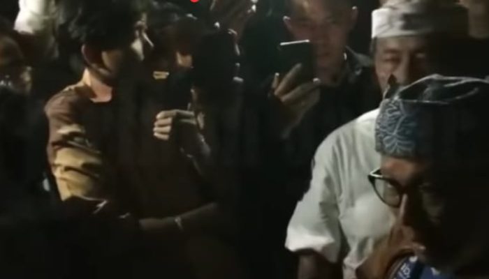 Bucky Wikagoe Ketua DPRD Jawa Barat berdialog dengan para penyampai isi sanubari rakyat