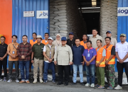 PRESIDEN PRABOWO Melaksanakan Amanah Konstitusi, Bersama Buruh Panggul Jadi Saksi Swasembada Beras